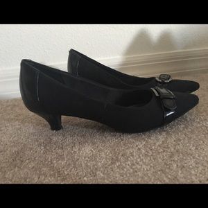 Black kitten heels size 7